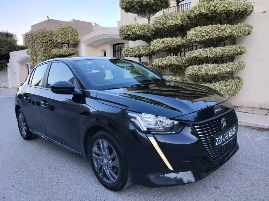 PEUGEOT 208 ALLURE PREMIÈRE MAIN