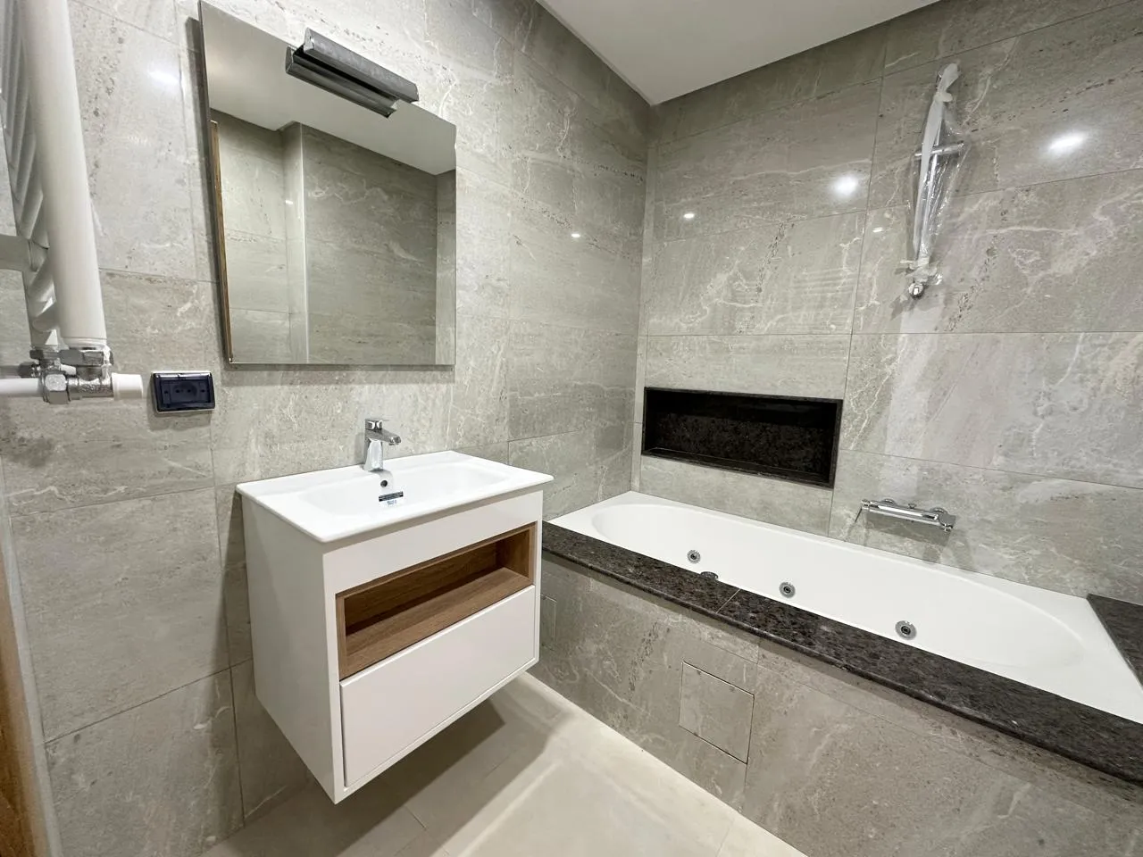 Appartement de luxe S+1 à louer à Sahloul 4