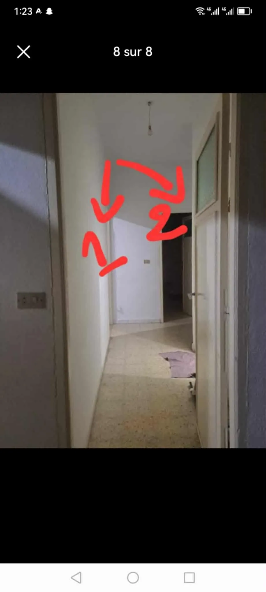 un studio s+1 vide au 1er étage a louer situé a Cité Khadhra Prés de collège