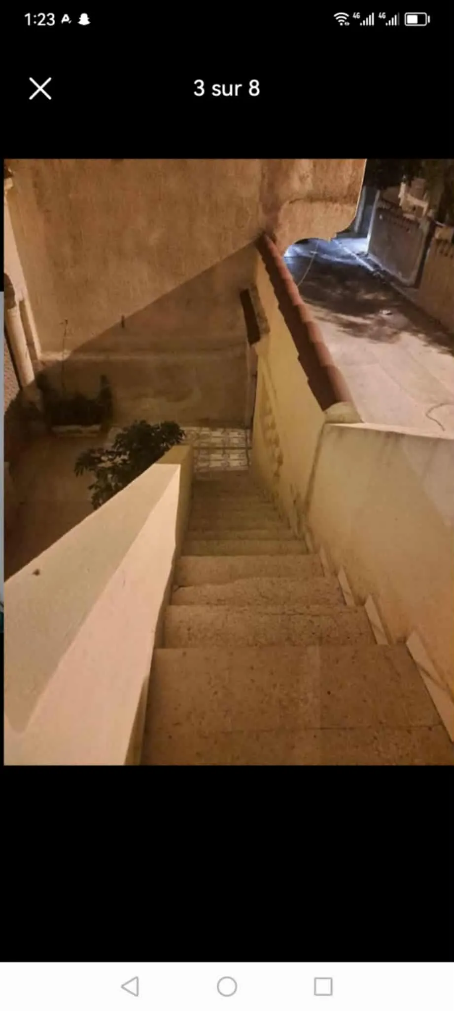 un studio s+1 vide au 1er étage a louer situé a Cité Khadhra Prés de collège