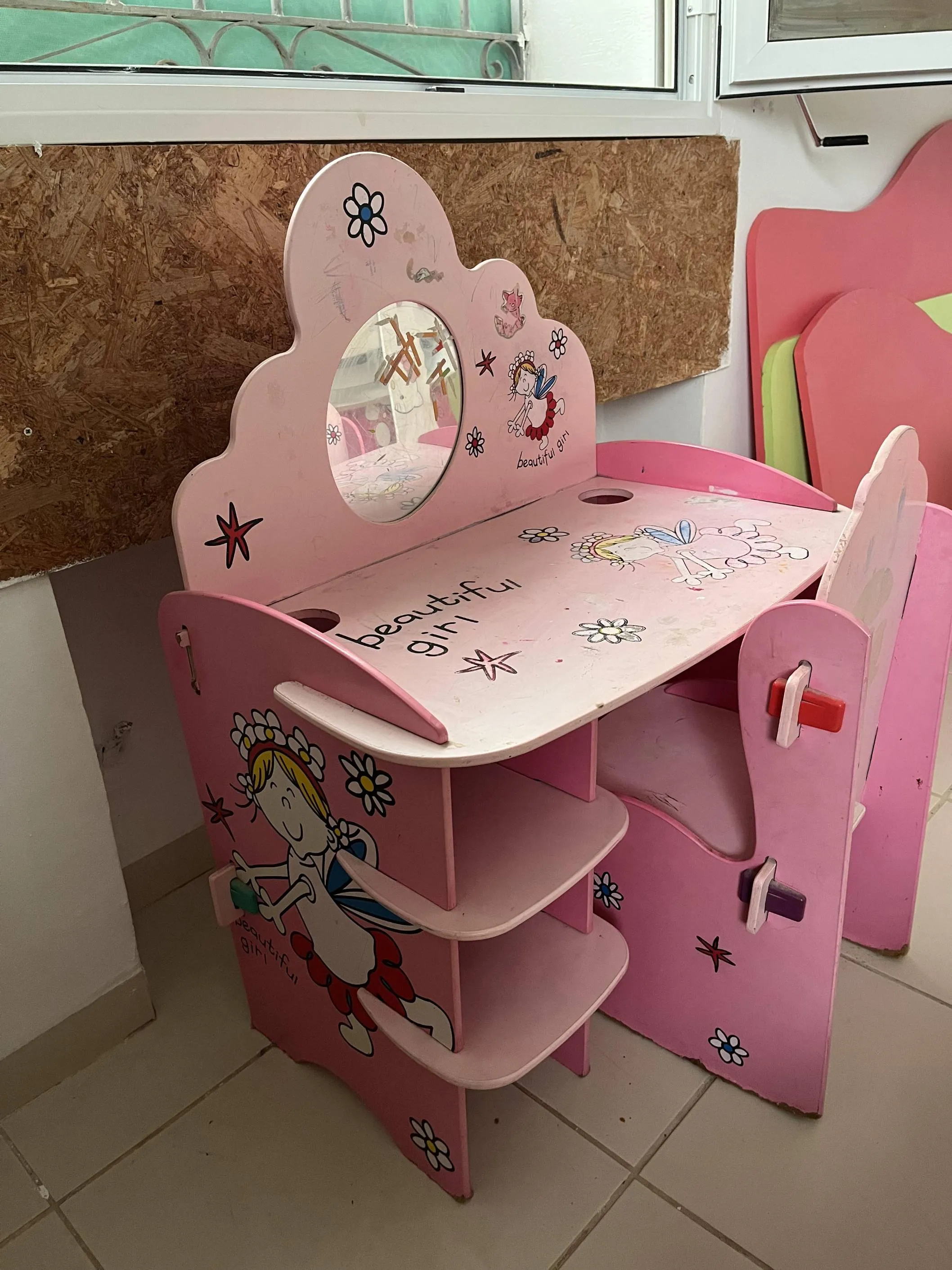 bureau + chaise (2-6 ans)