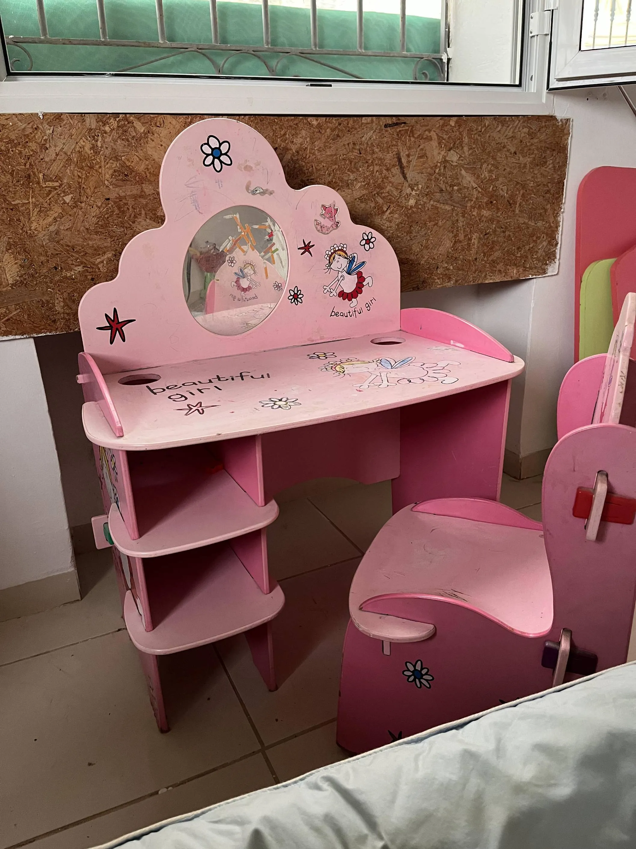 bureau + chaise (2-6 ans)