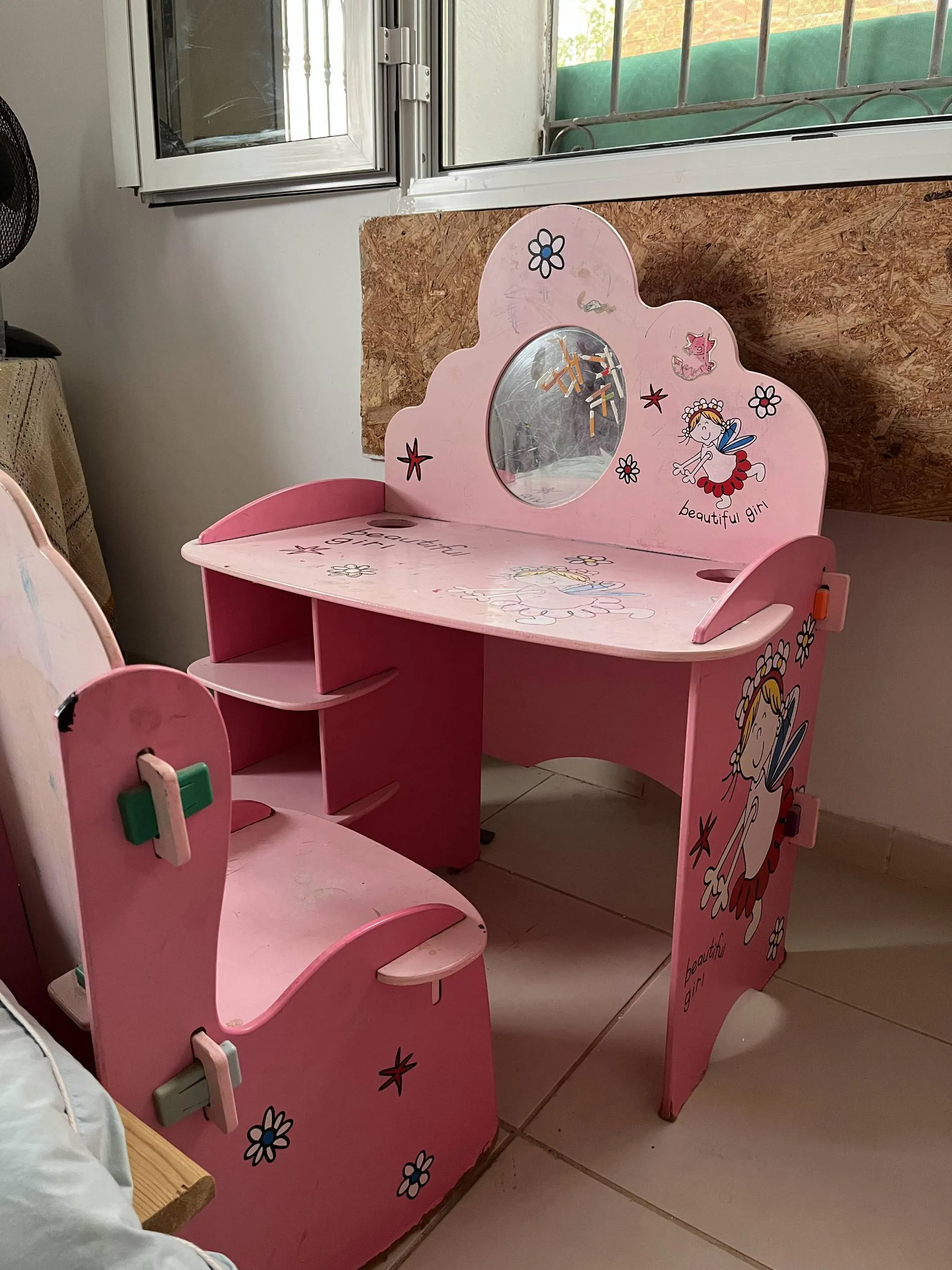 bureau + chaise (2-6 ans)