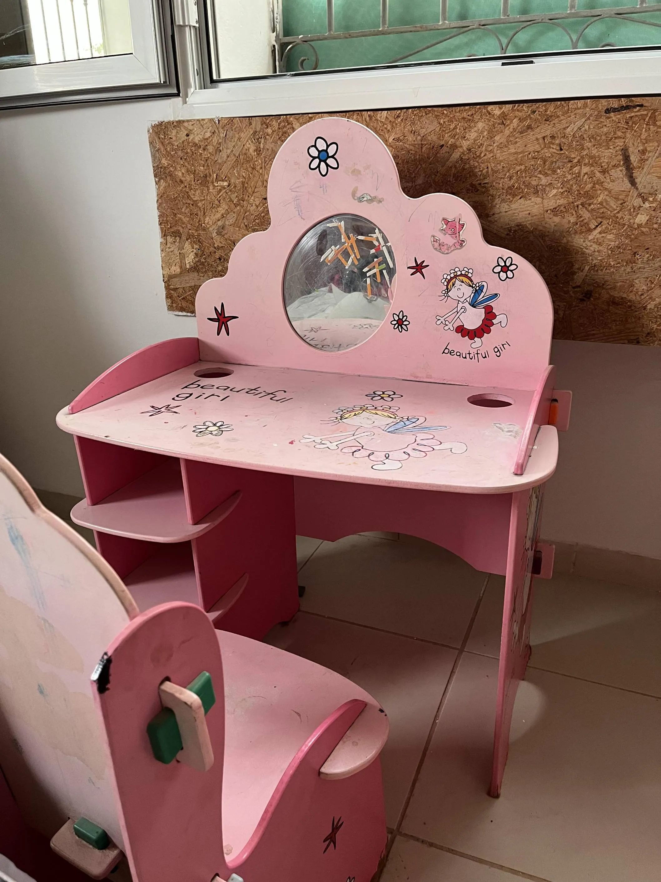 bureau + chaise (2-6 ans)