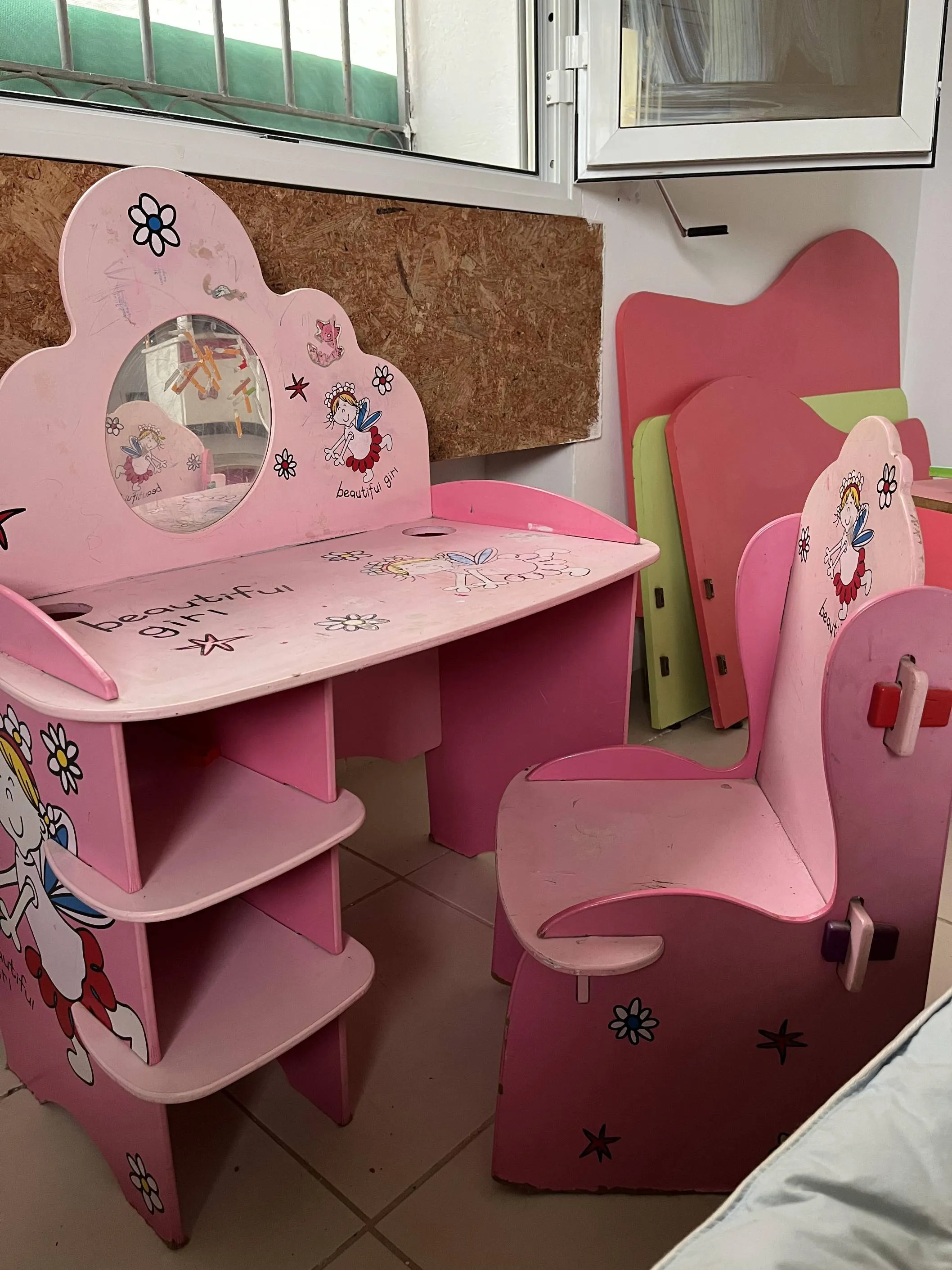 bureau + chaise (2-6 ans)