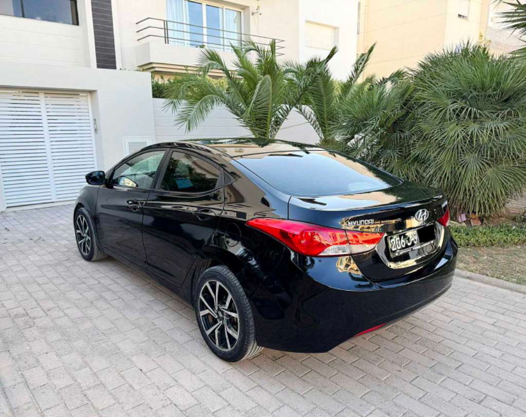 HYUNDAI ELANTR 2017