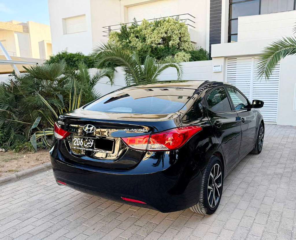 HYUNDAI ELANTR 2017