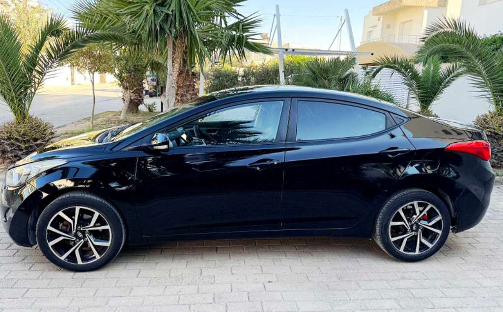 HYUNDAI ELANTR 2017