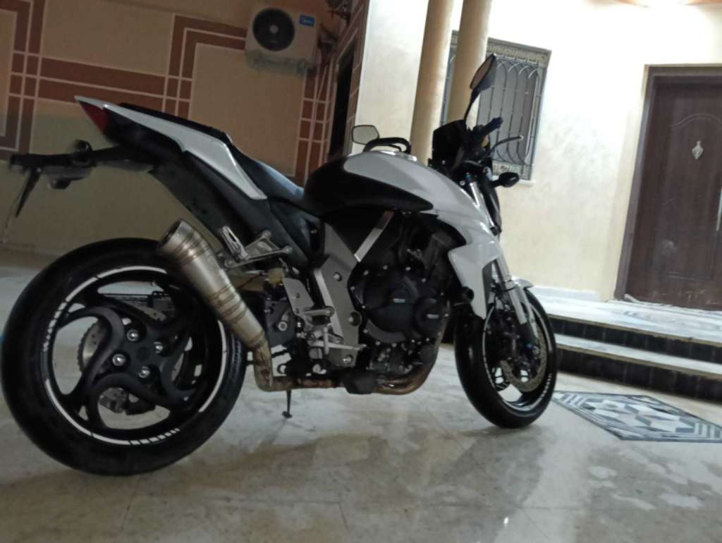 CB1000R pot LEOVINCE GP PRO 