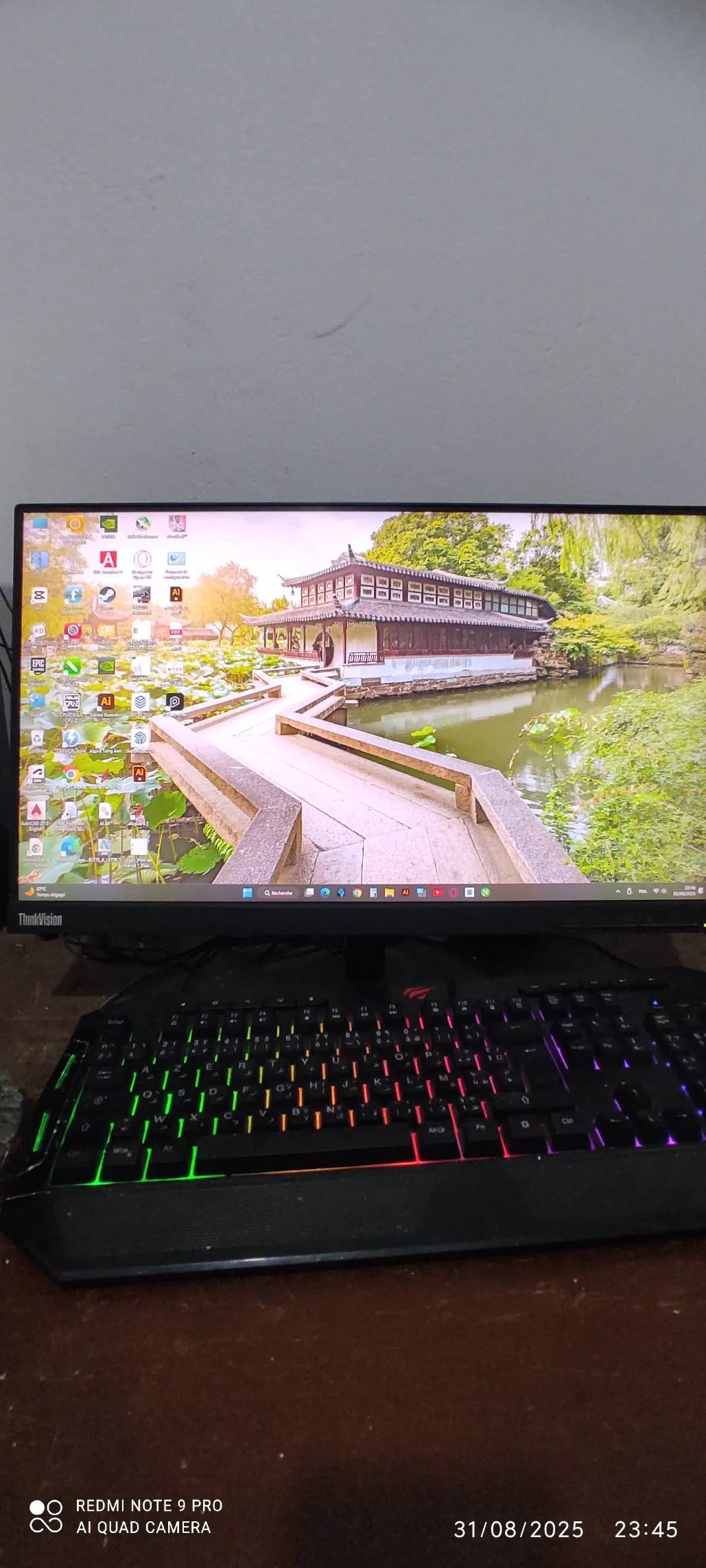 Écran thinkvision FHD comme neuf
