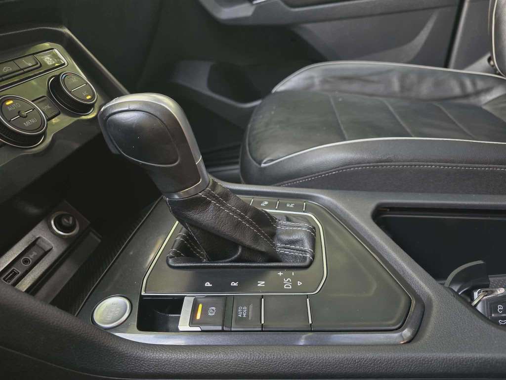 Volkswagen Tiguan R Line 2018 150.000km đ
đ on accepte l Ă©change des voitures