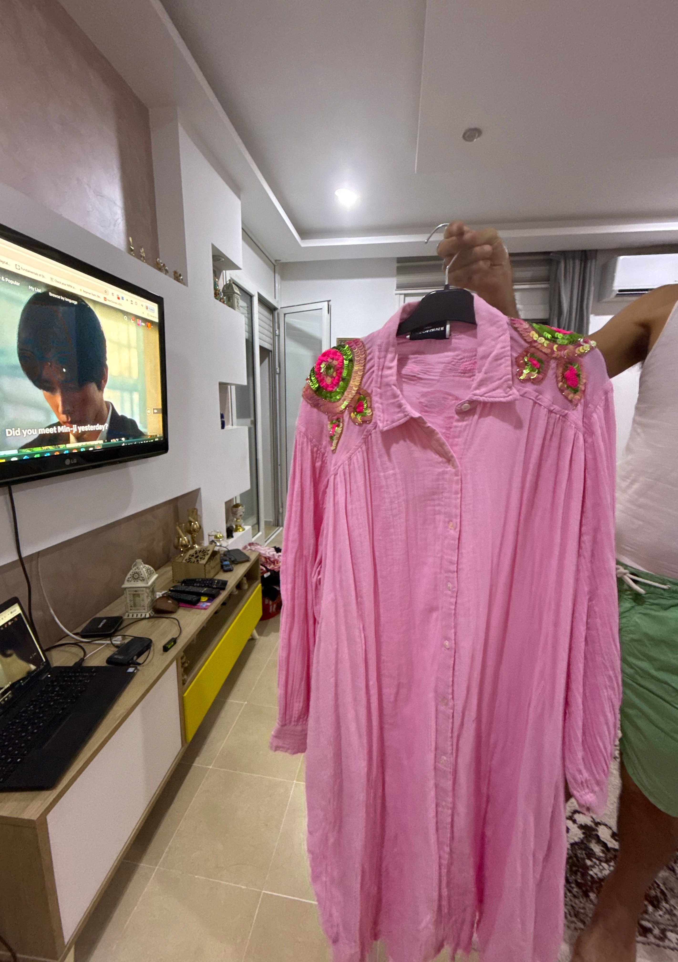 Une robe rose