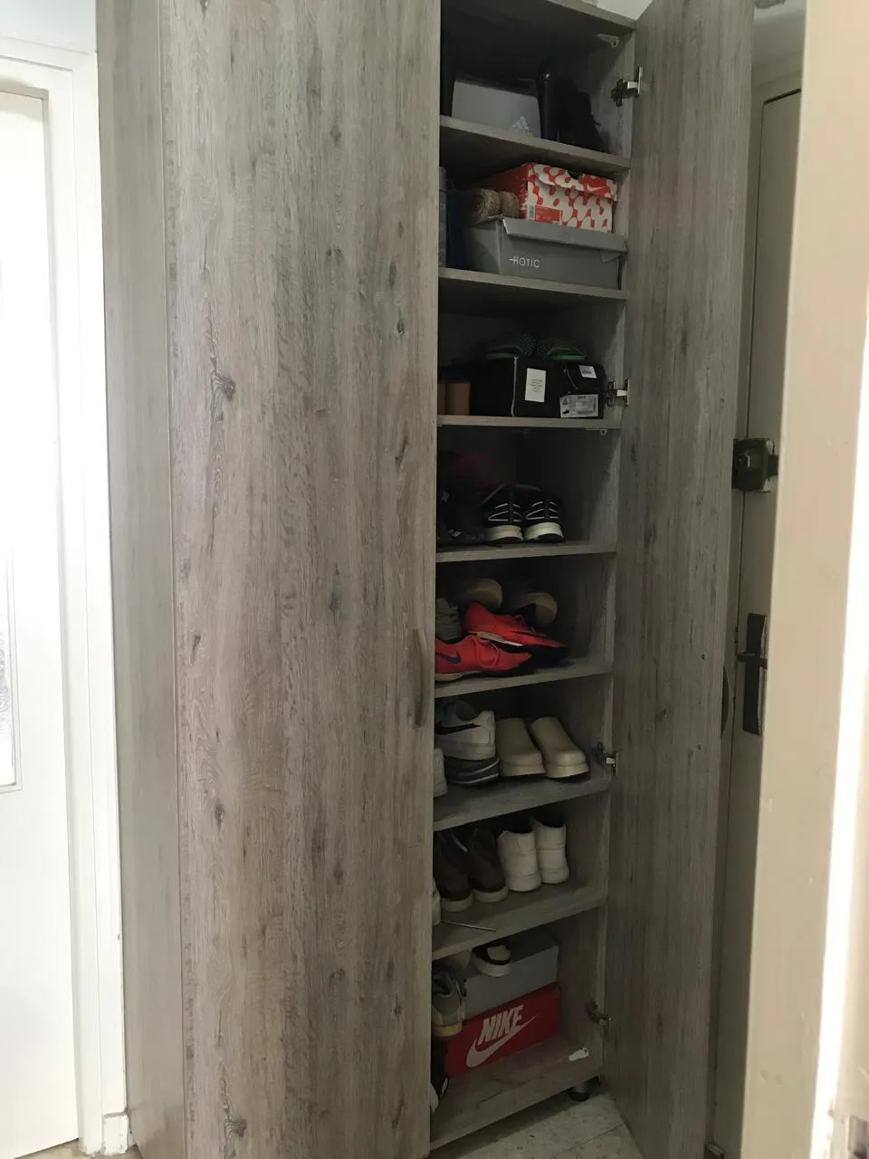 A vendre armoires de chaussure