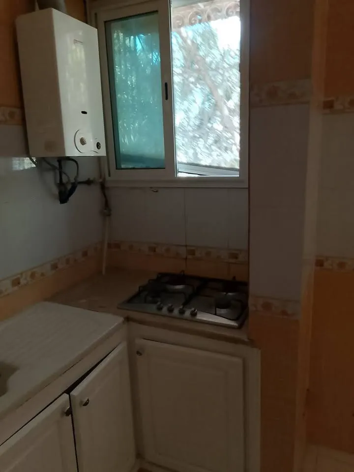 un appartement s+2 vide situé à cité khadhra