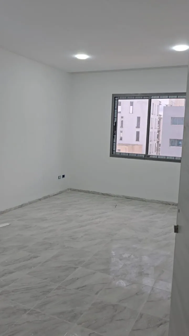 Super bureau halla plus 4 pièces au lac 3 kram