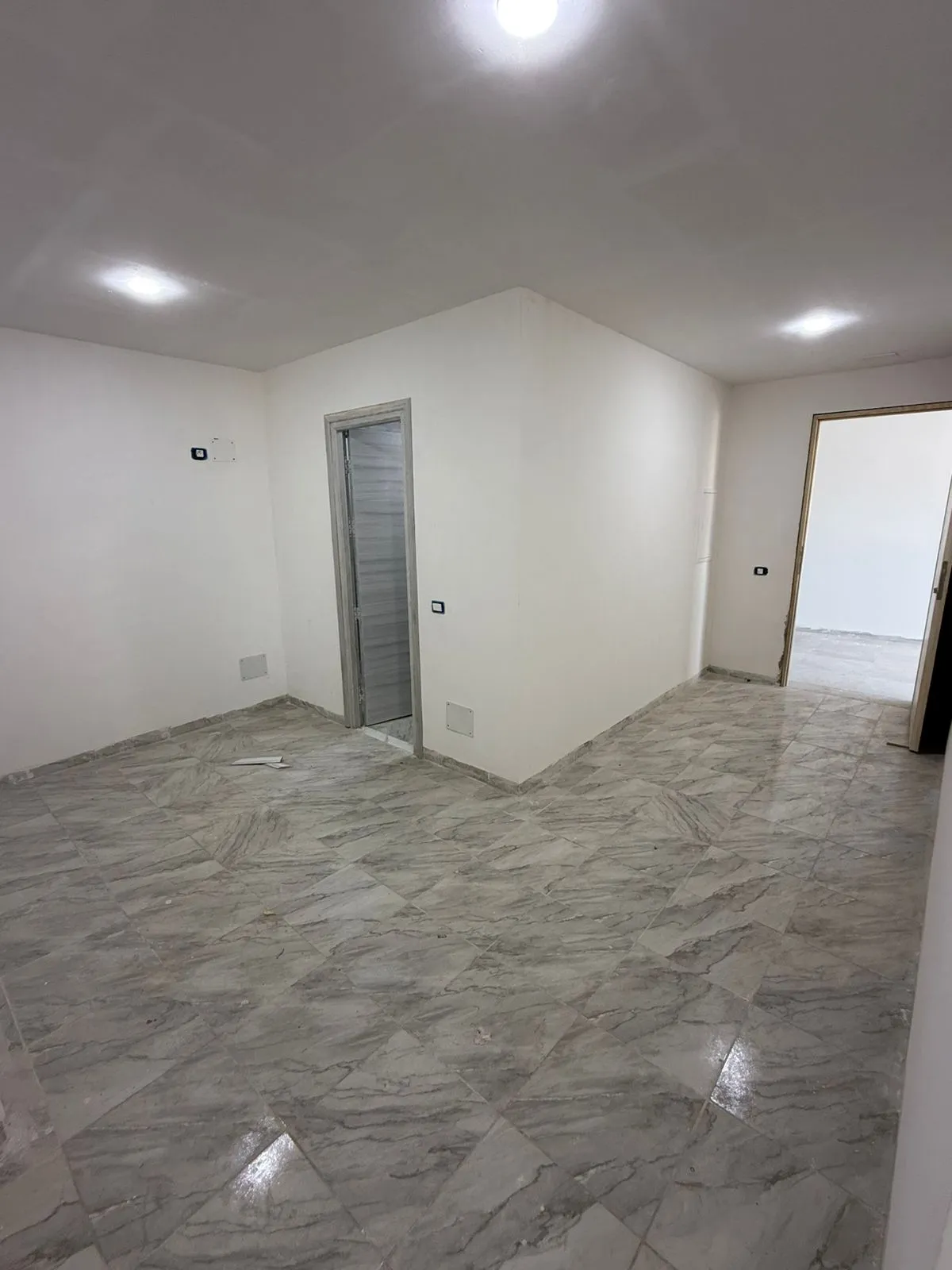 Super bureau halla plus 4 pièces au lac 3 kram