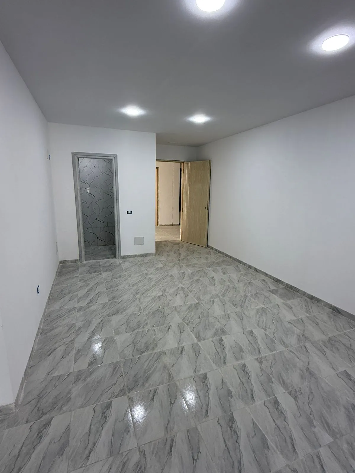 Super bureau halla plus 4 pièces au lac 3 kram