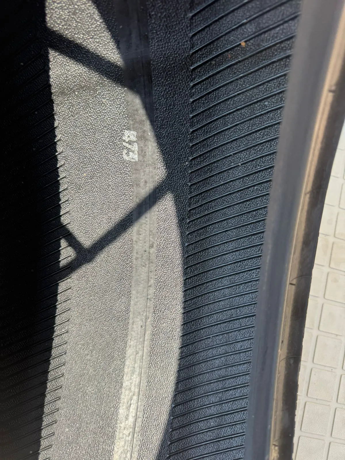 Pneus hiver continental presque neufs - 295/40R20 et 265/45r20295/