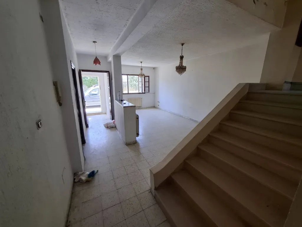 À Vendre – Duplex S+6 sur 3 niveaux à Mourouj 5, rare sur le marché avec terrasse  et chauffage central