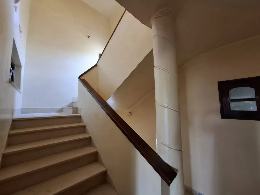 À Vendre – Duplex S+6 sur 3 niveaux à Mourouj 5, rare sur le marché avec terrasse  et chauffage central