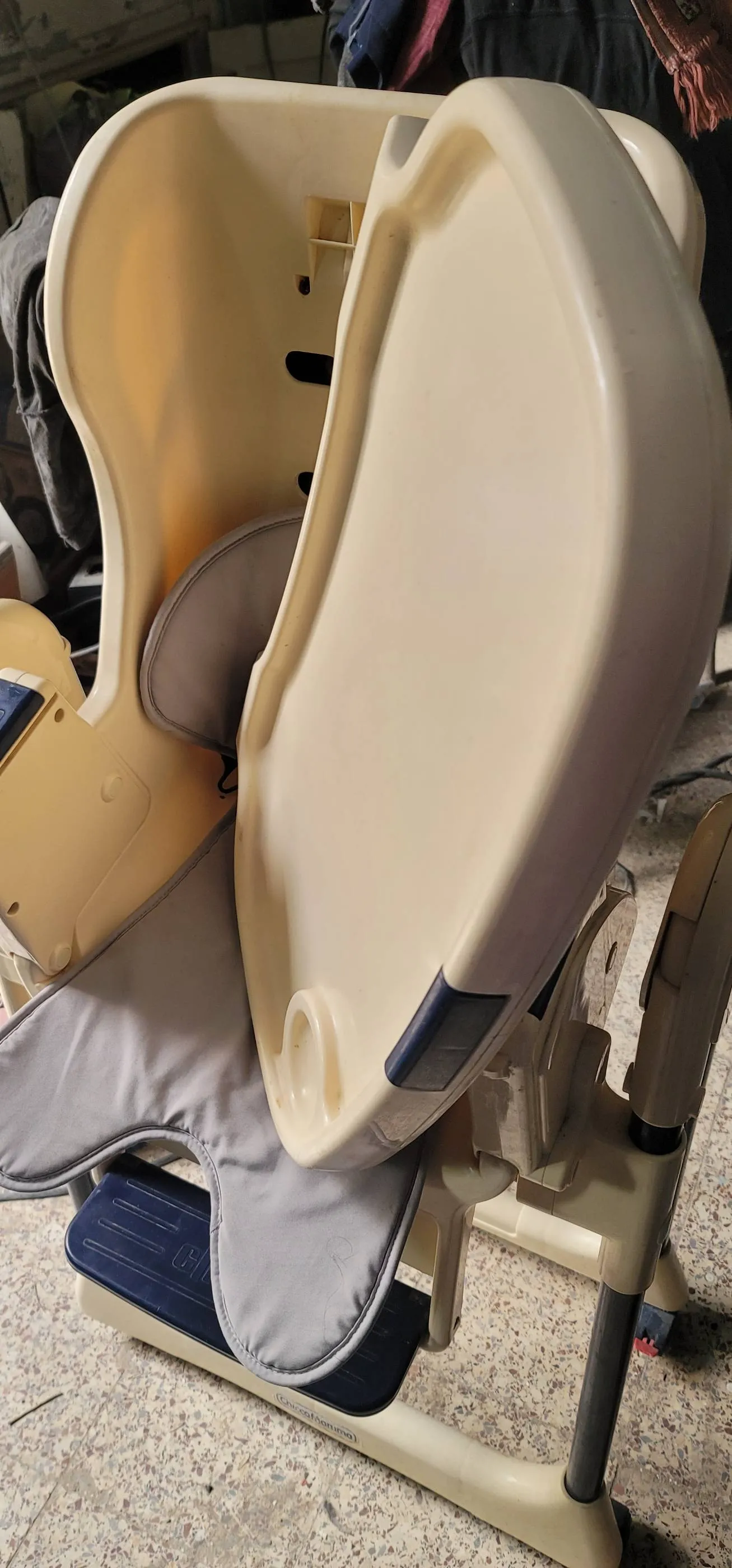 Chaise haute bébé de marque chicco réglable