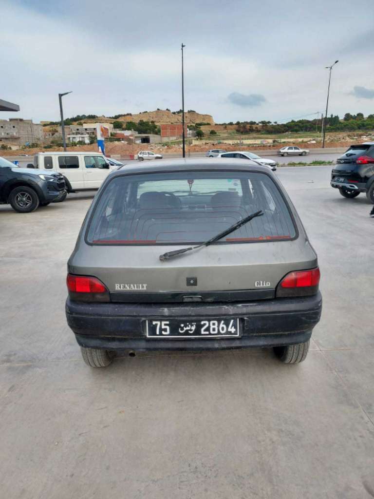 Clio chipie nthayfa nm de tlf 96 028 174