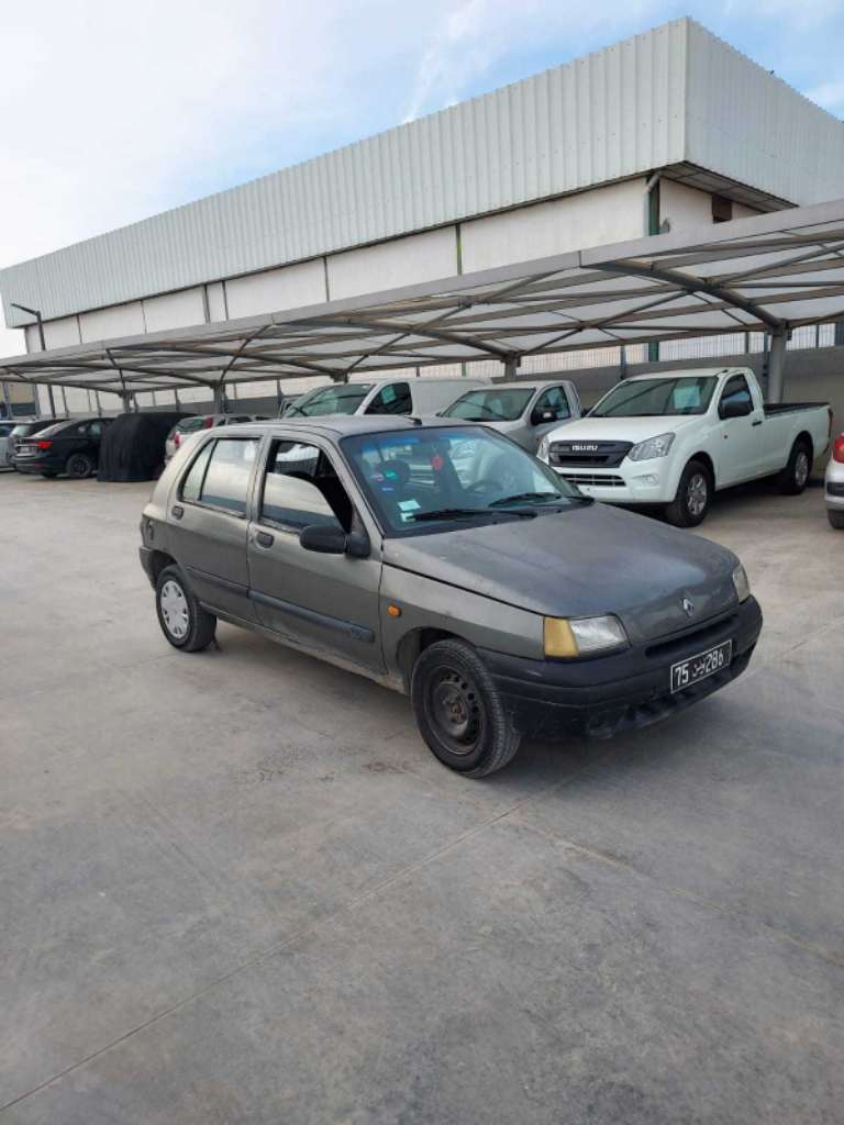 Clio chipie nthayfa nm de tlf 96 028 174