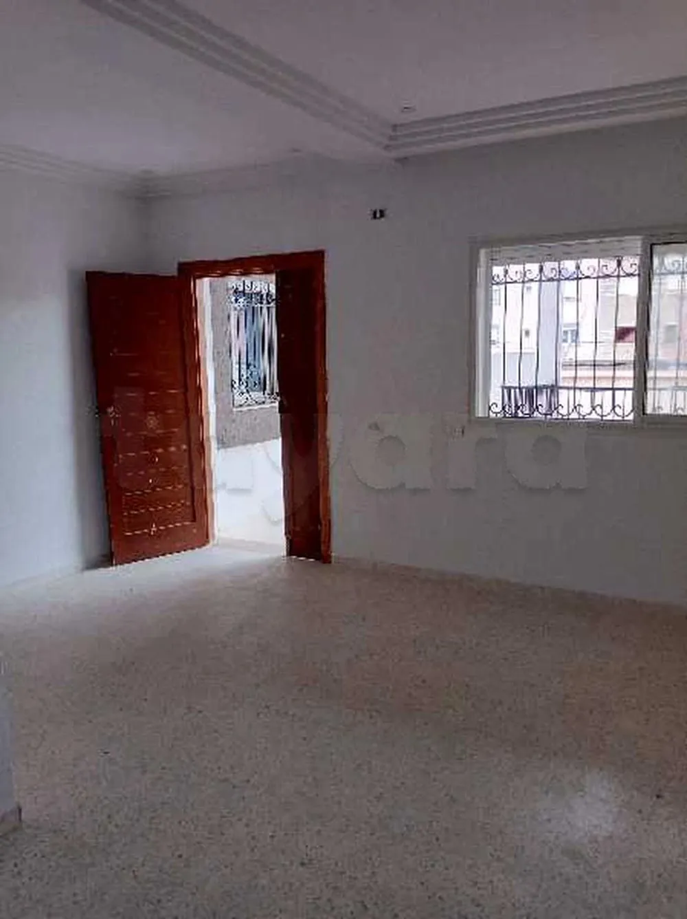 un spacieux étage s+3 au 1er étage a louera Denden derriére salle des fetes sabrine