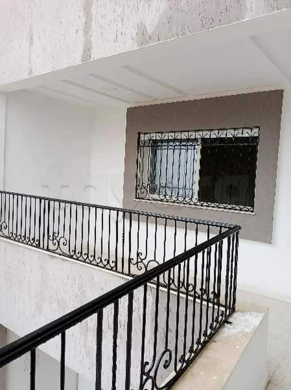 un spacieux étage s+3 au 1er étage a louera Denden derriére salle des fetes sabrine