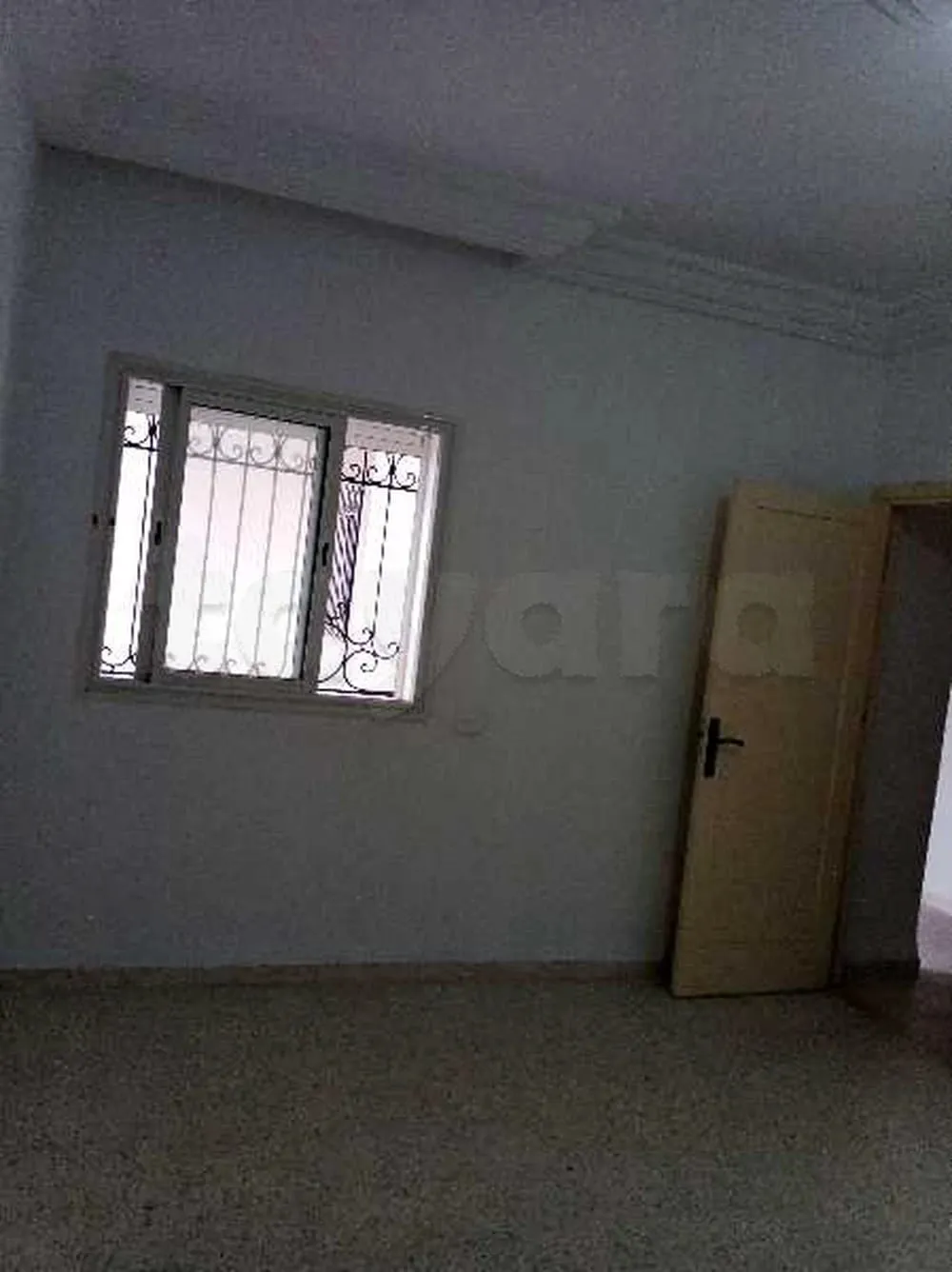 un spacieux étage s+3 au 1er étage a louera Denden derriére salle des fetes sabrine