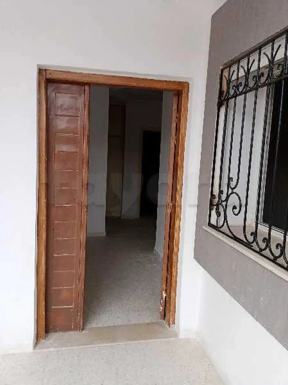 un spacieux étage s+3 au 1er étage a louera Denden derriére salle des fetes sabrine