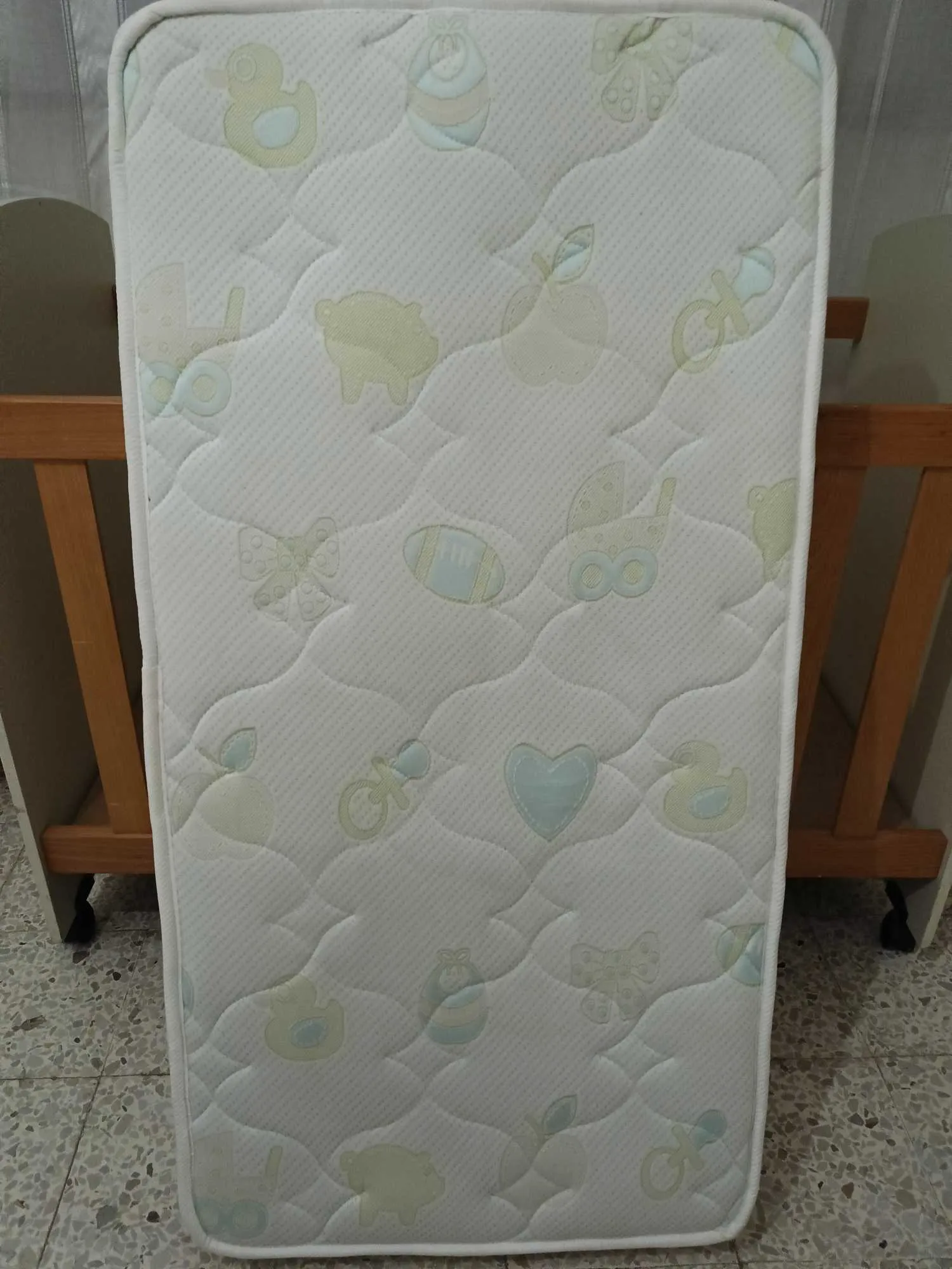 Lit bébé+matelas confortex