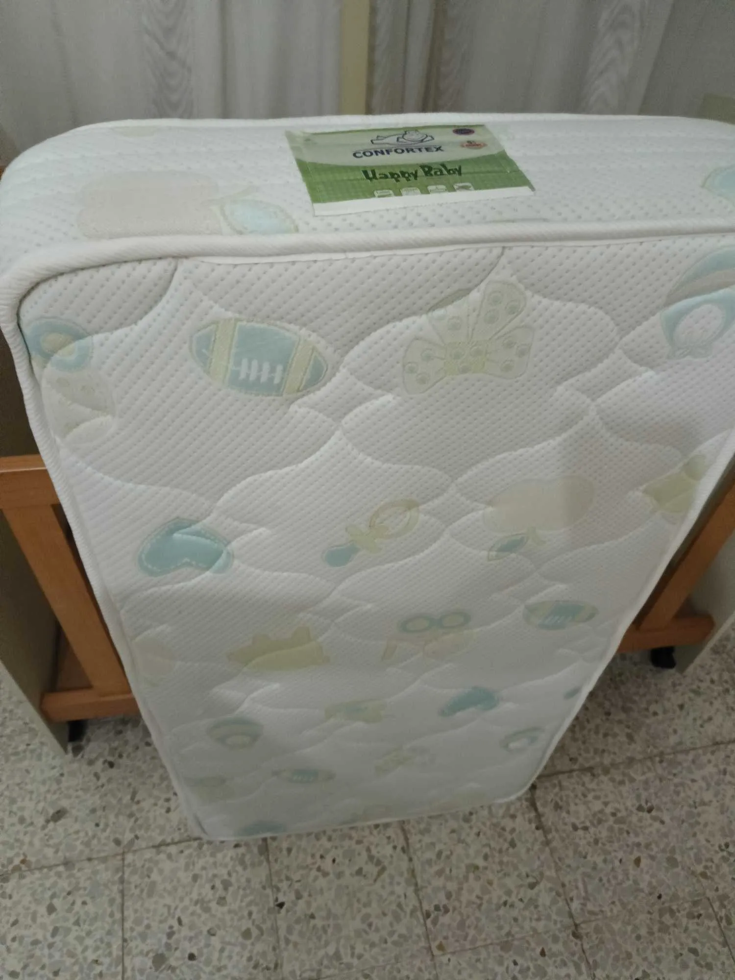 Lit bébé+matelas confortex