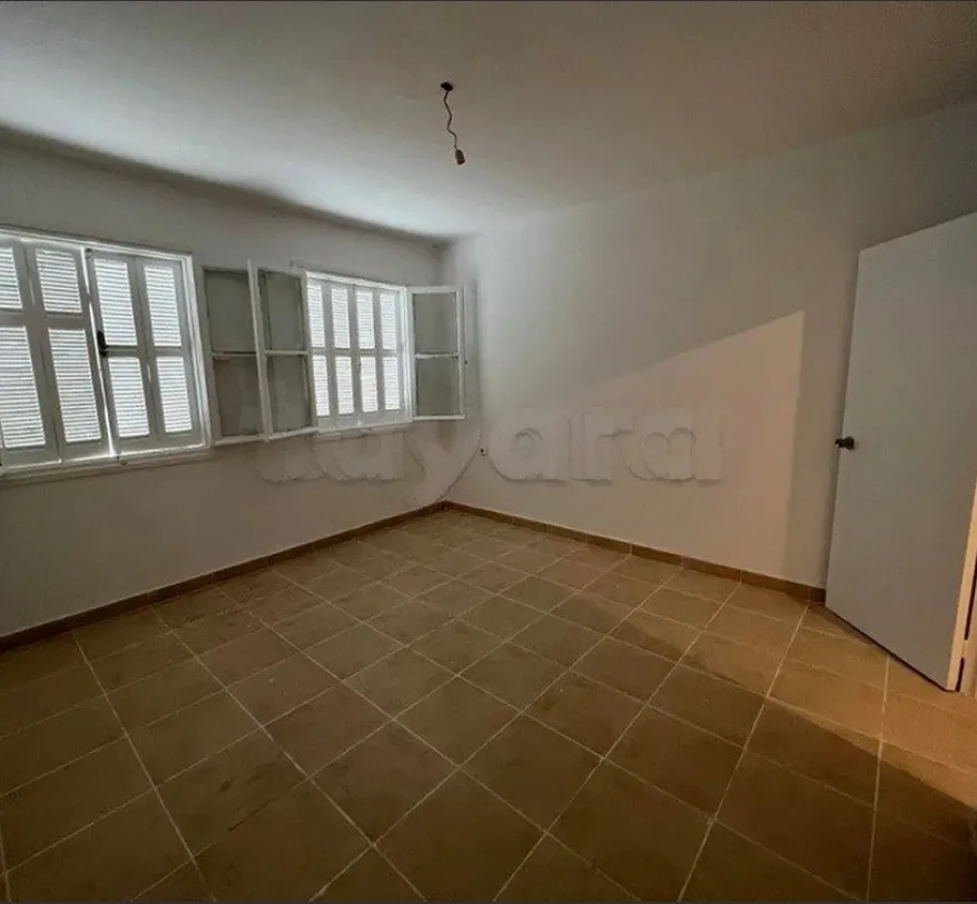 Location S2 vide à Cité El Khadhra