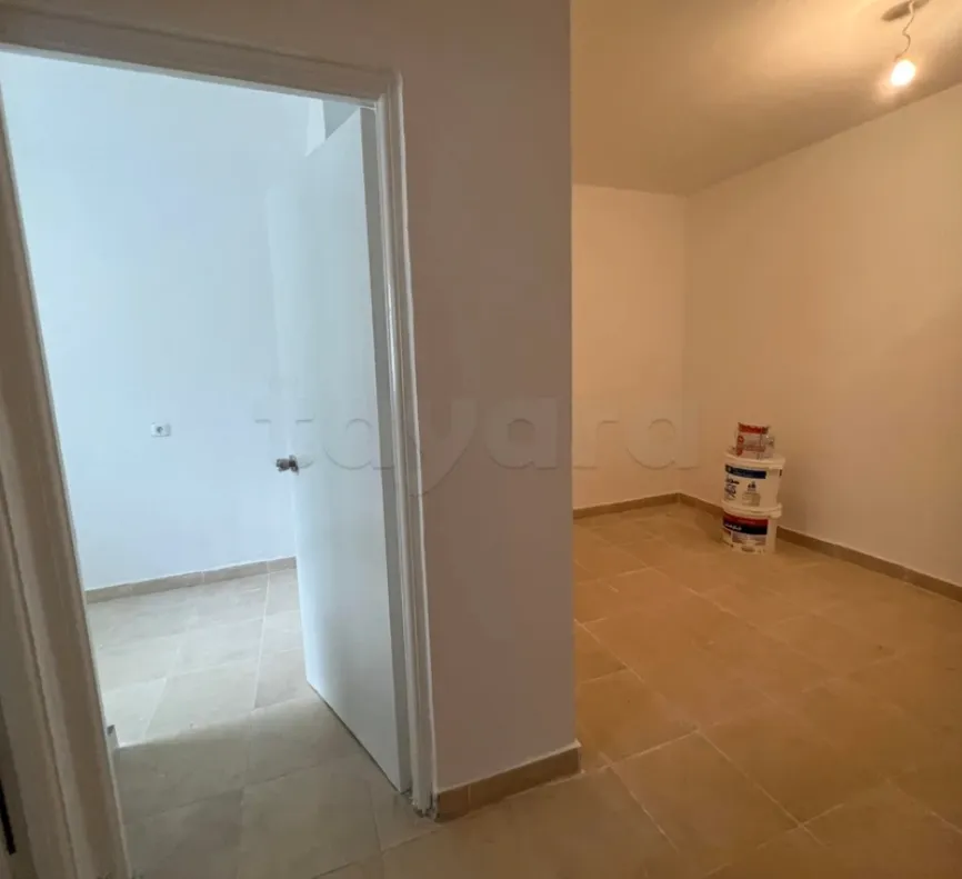 Location S2 vide à Cité El Khadhra