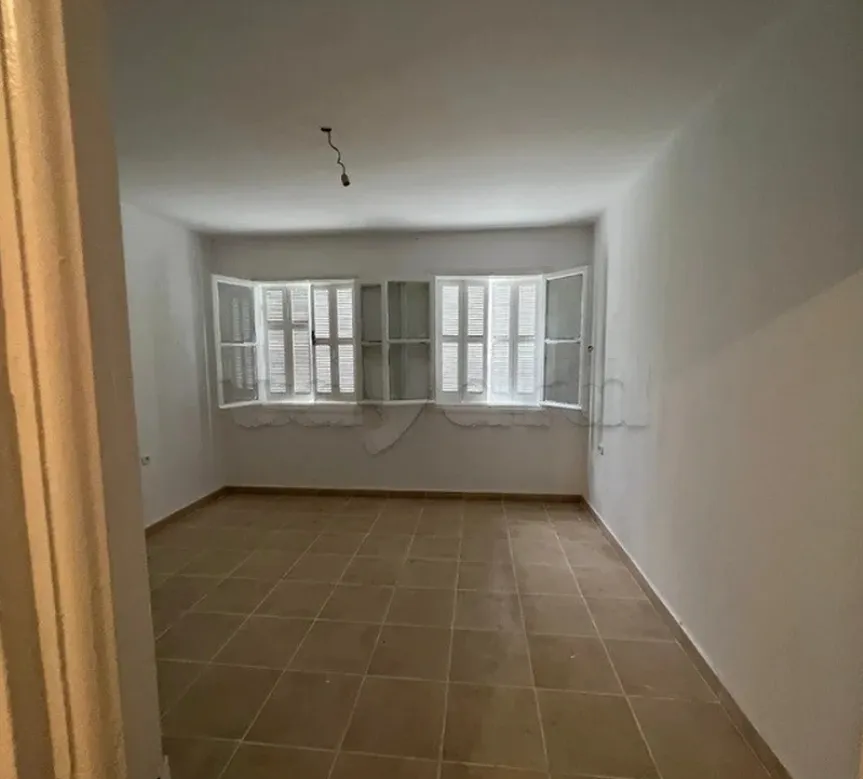 Location S2 vide à Cité El Khadhra