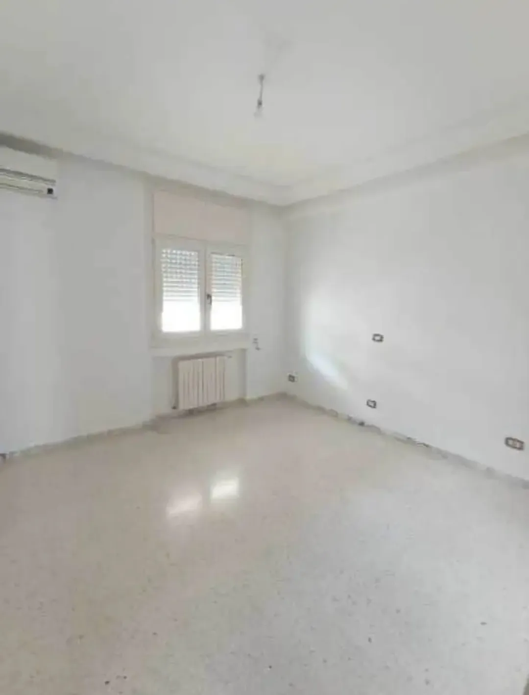 Location S3 vide à Ennasr 2