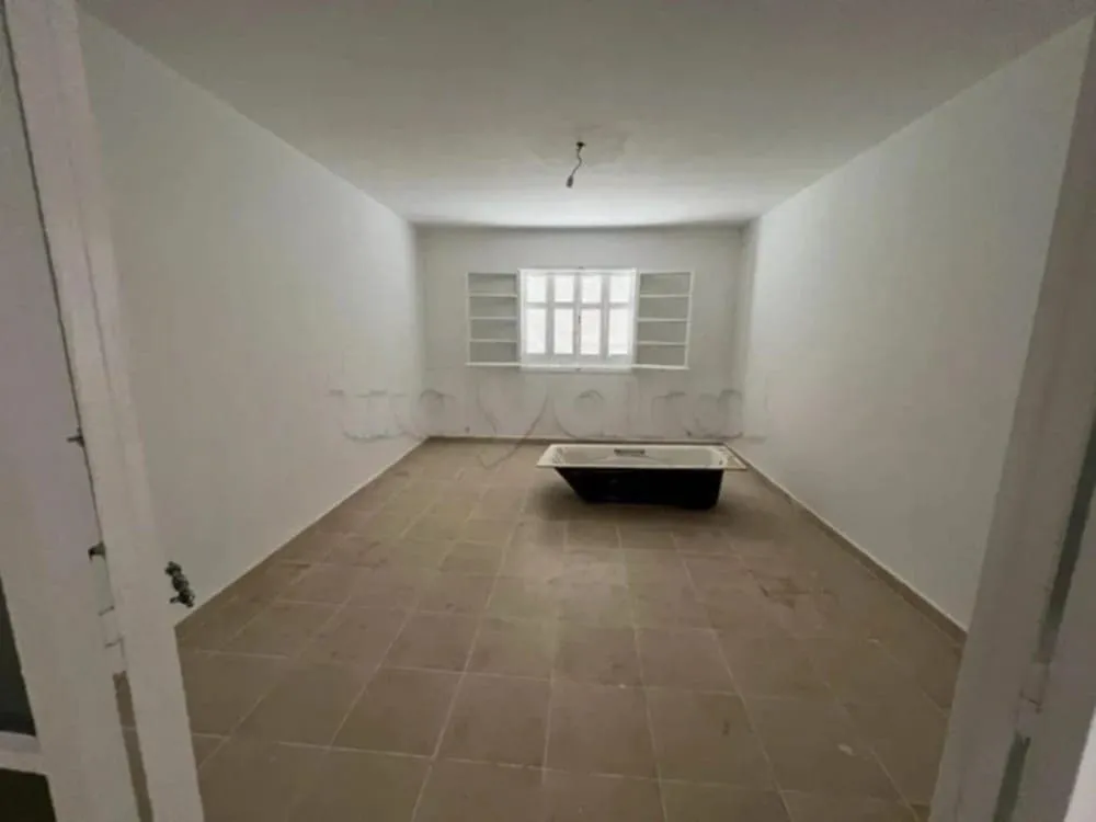 un appartement s+3 vide au rdc a louer situé a cité khadhra en face clinique ibn zohr