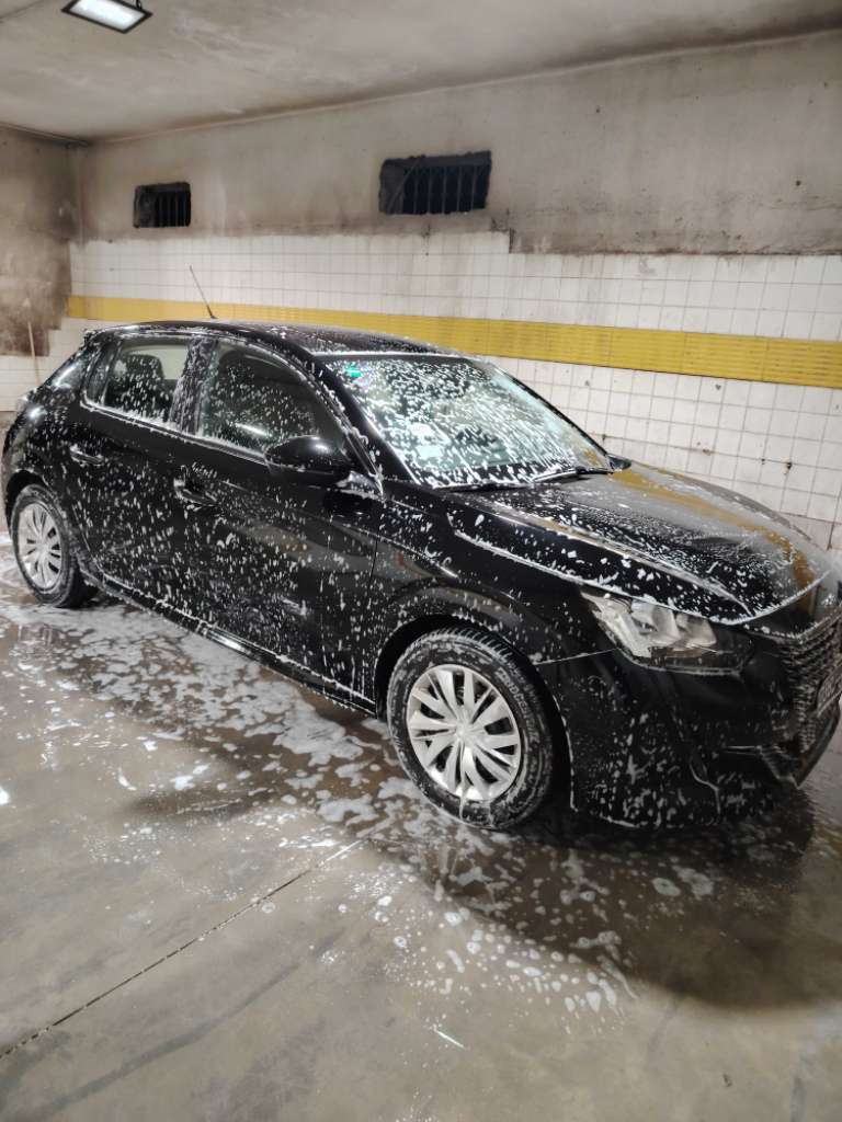 Peugeot 208 populaire première main août 2023 encore sous garantie
dernier entretien 19.02.2026