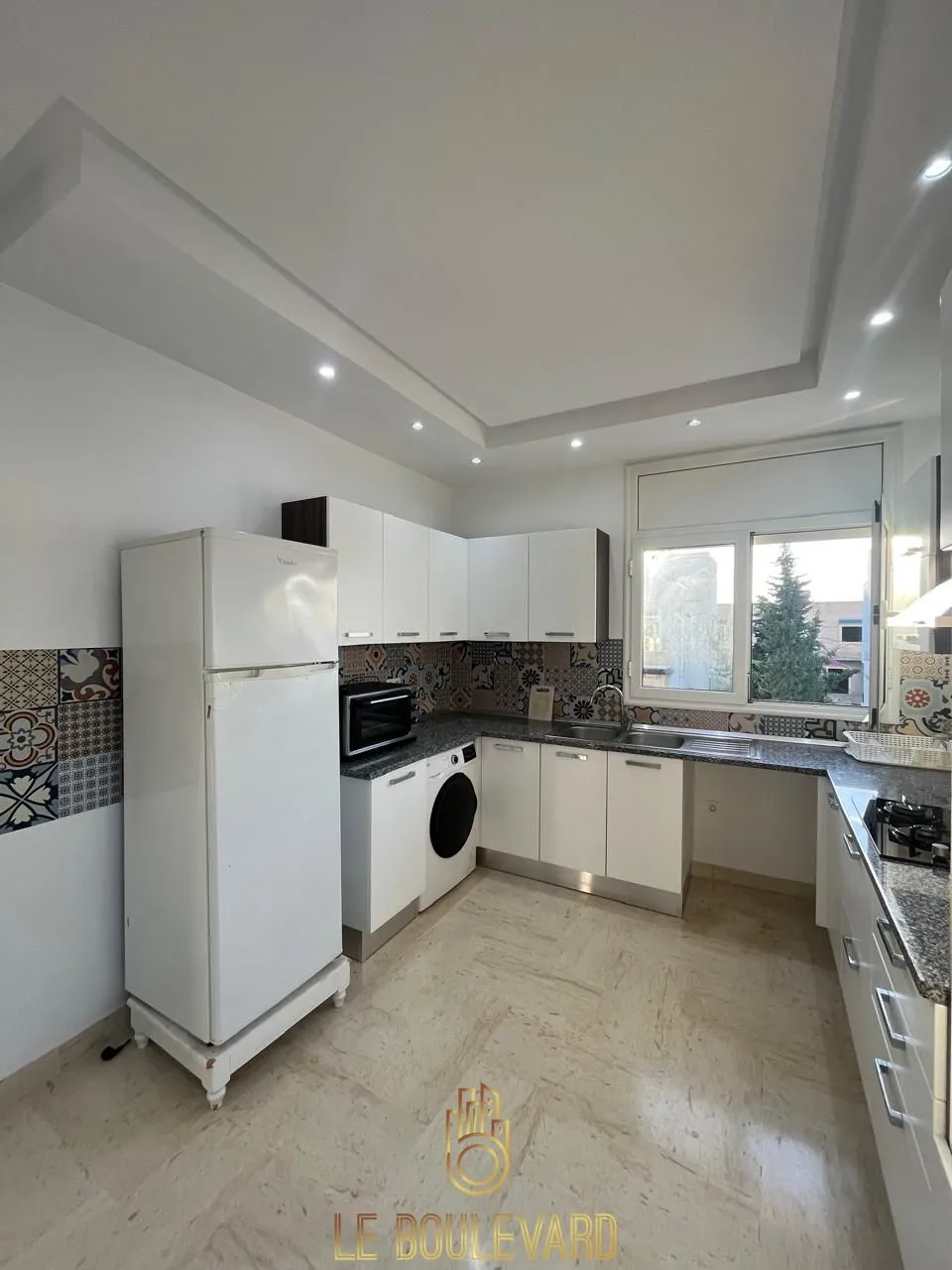 A Louer Etage De Villa S+3 Meublé En 2éme étage Située à Néapolis, Nabeul