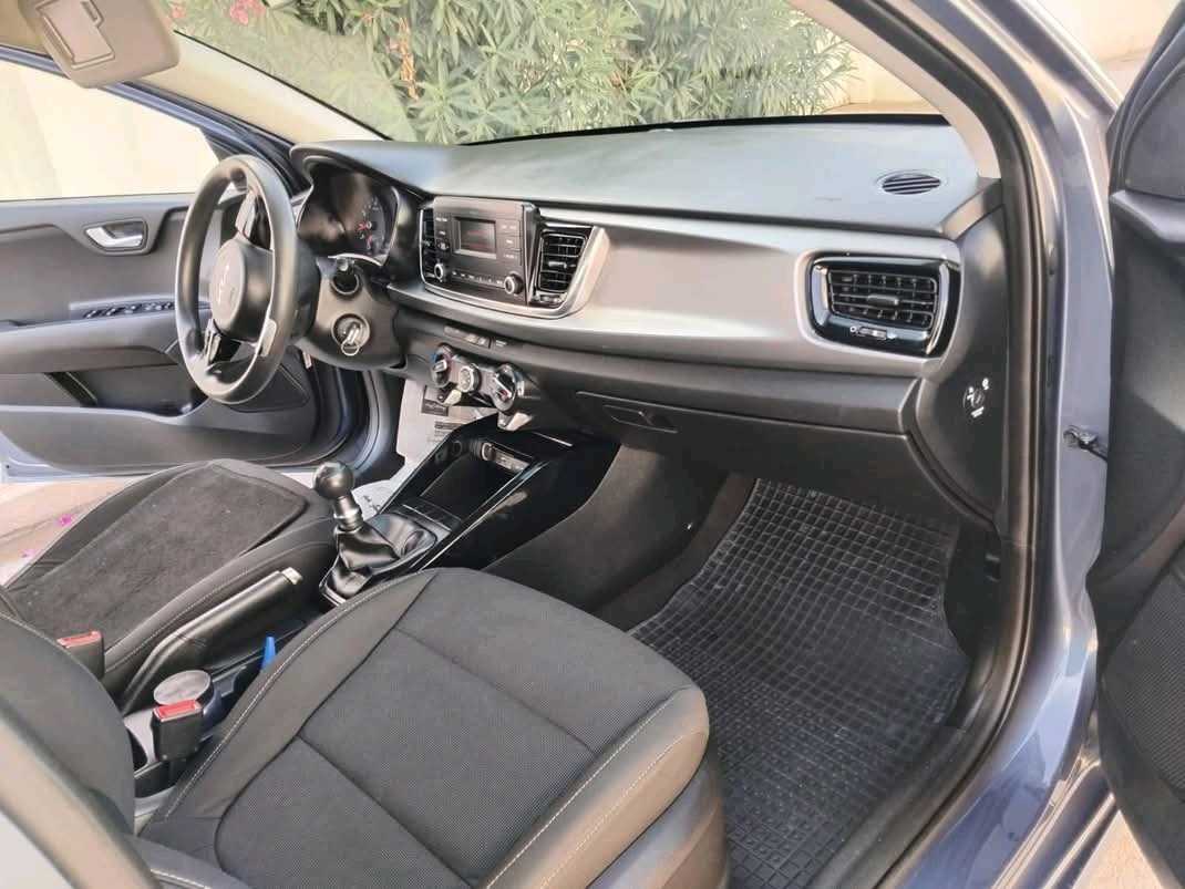 KIA RIO COUPÉ PREMIÈRE MAIN EN ÉTAT NEUF 