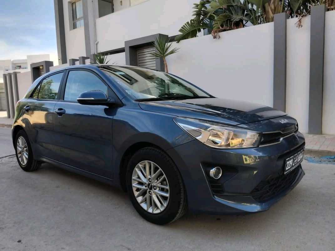 KIA RIO COUPÉ PREMIÈRE MAIN EN ÉTAT NEUF 