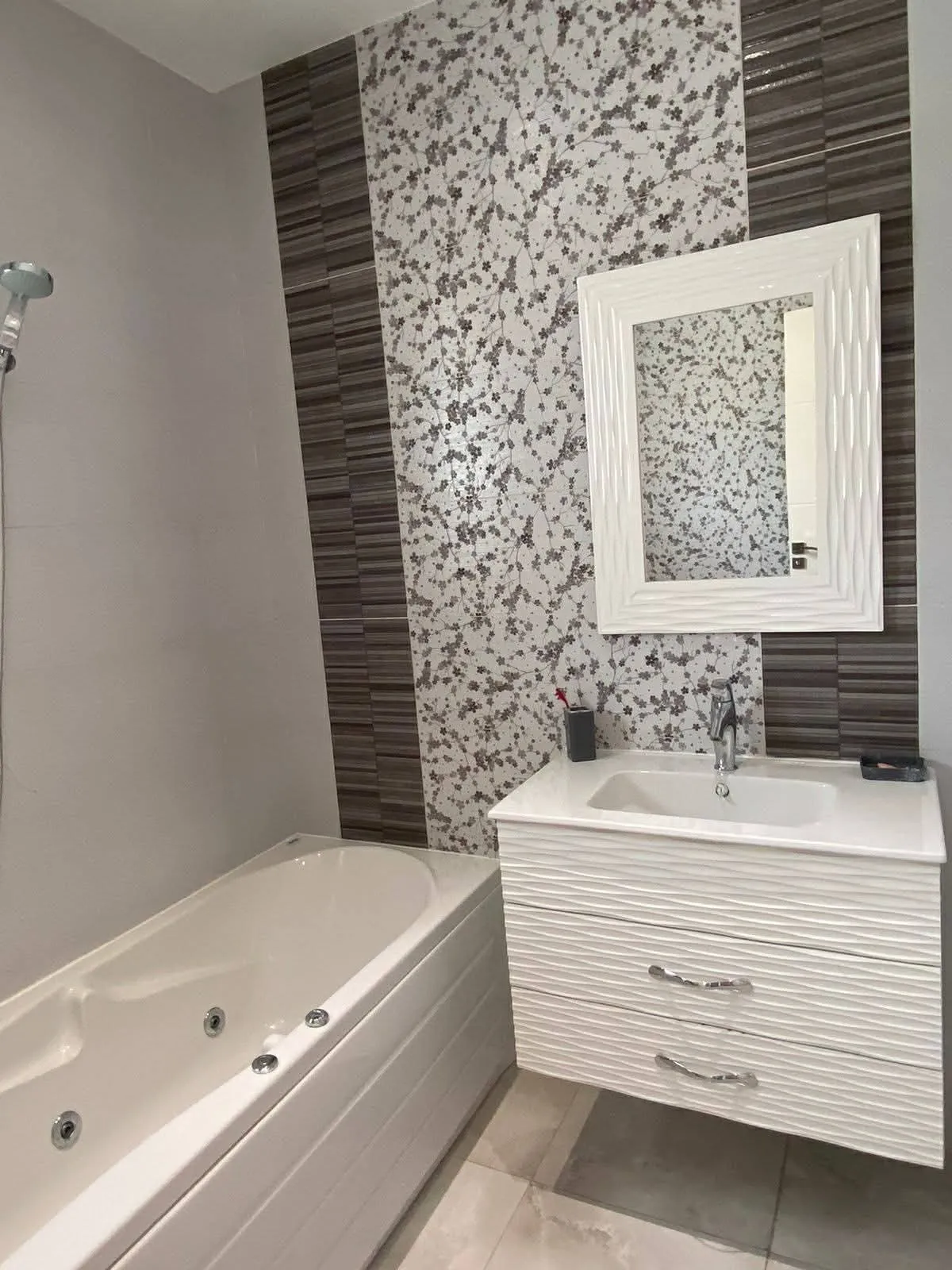 A vendre villa prestigieuse à Sahloul 4