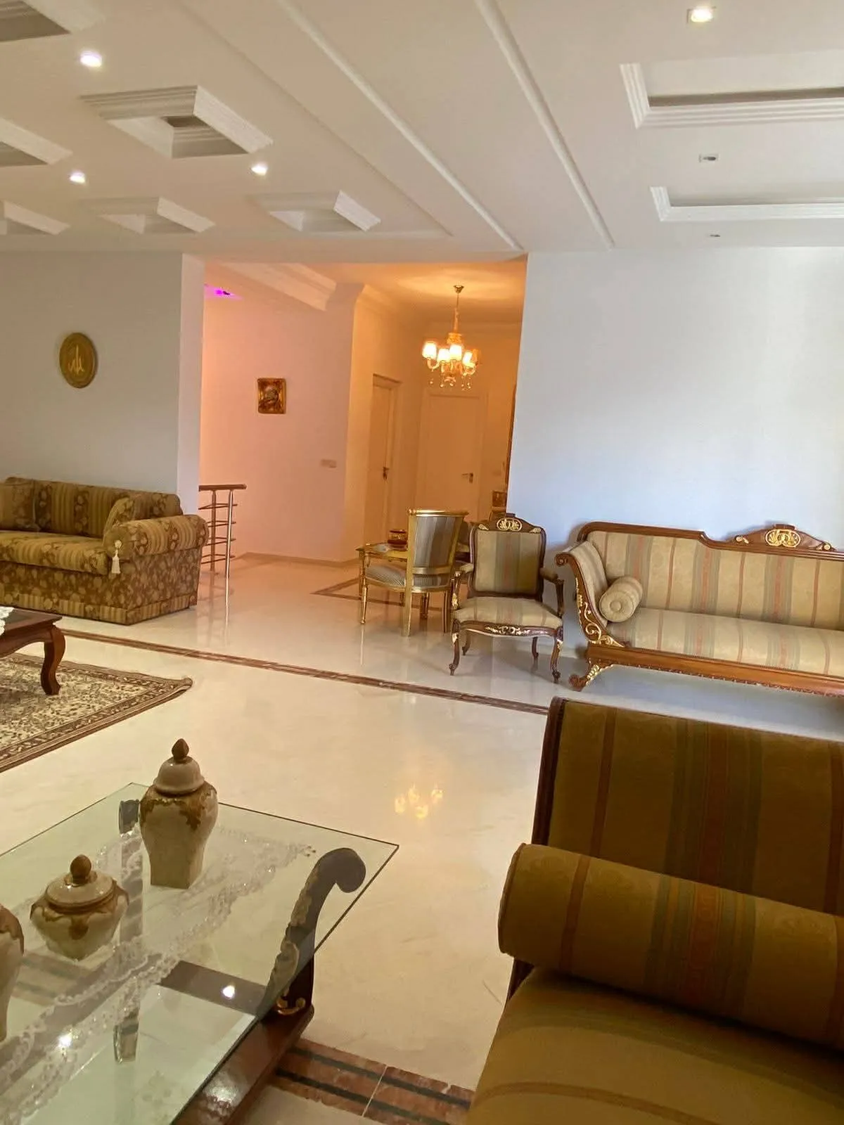 A vendre villa prestigieuse à Sahloul 4
