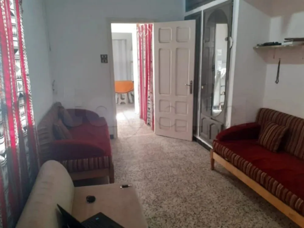 un studio s+1 meublé au rdc a louer situé a Bardo En face Clinique