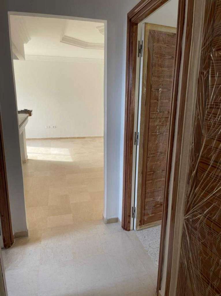 Appartement S+2 avec balcon à louer 