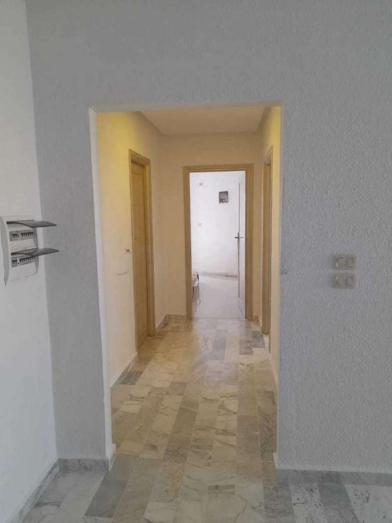 A vendre appartement située  exactement hey rayhen sousse