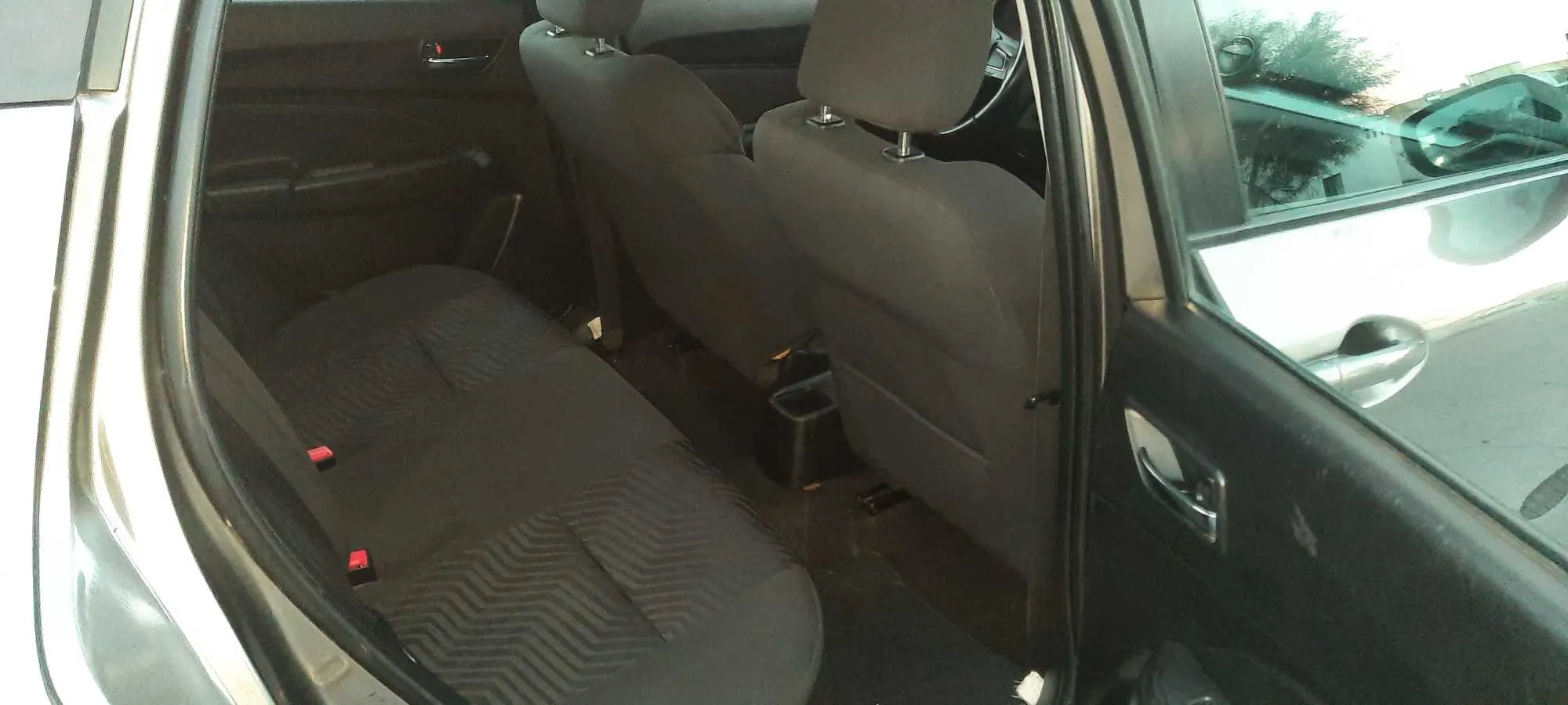 Suzuki swift 4cylindres essence 5cv 1.2L km :86000 Tl:28431642