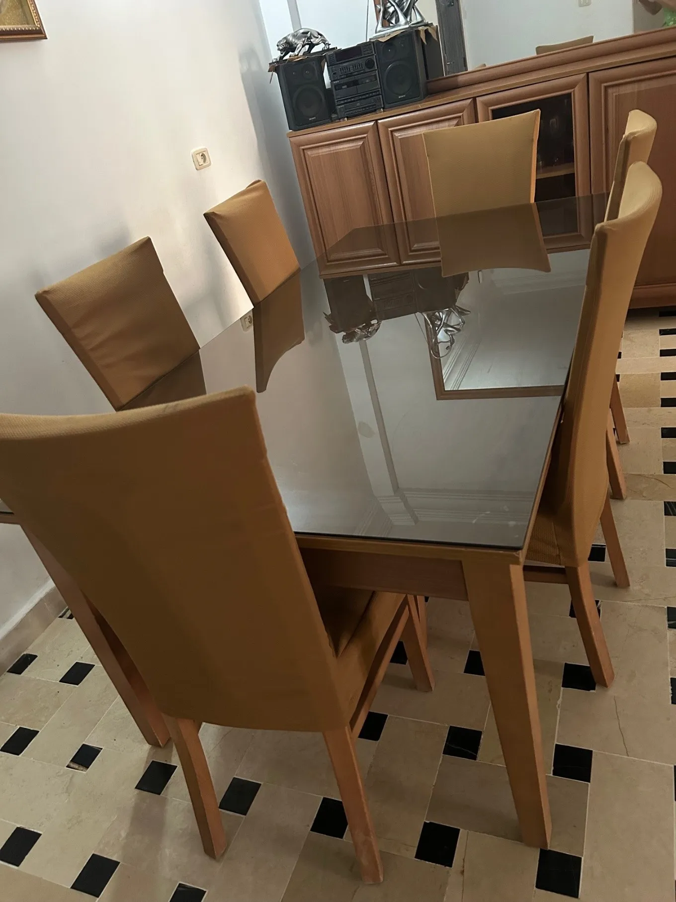vente de salle à manger et buffet en trés bonne état