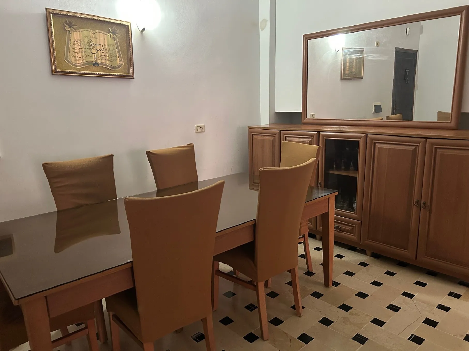 vente de salle à manger et buffet en trés bonne état